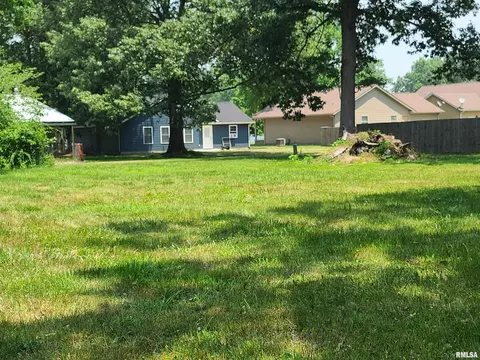 1825 W Adams St, Herrin, IL 62948