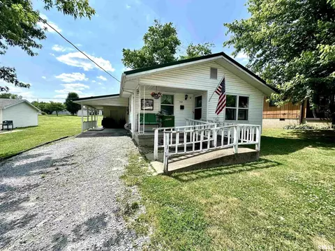 1421 S Mckinley St, Harrisburg, IL 62946