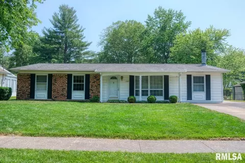 1709 W Freeman St, Carbondale, IL 62901