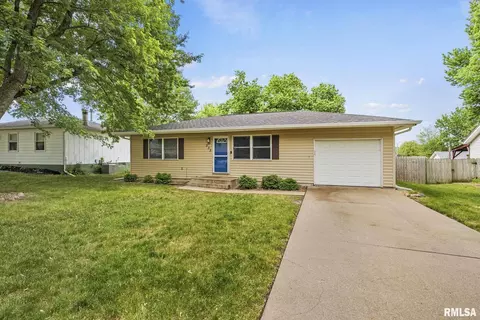 333 W 61st Pl, Davenport, IA 52806