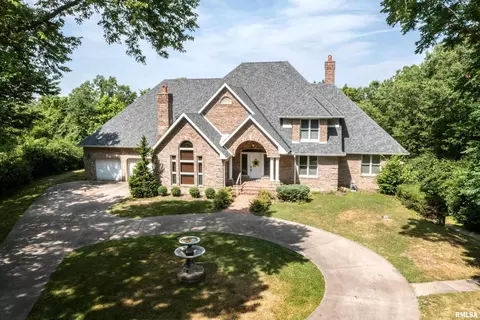 215 Kochs Ln, Quincy, IL 62301