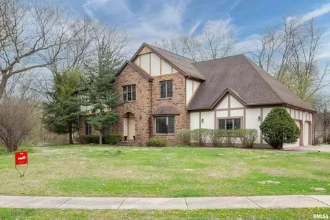 36 Wildwood Dr, Rock Island, IL 61201