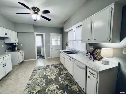 807 19th Ave, Moline, IL 61265 photo 4