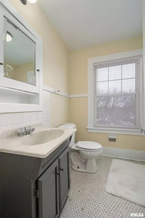 4230 5th Ave, Moline, IL 61265 photo 8