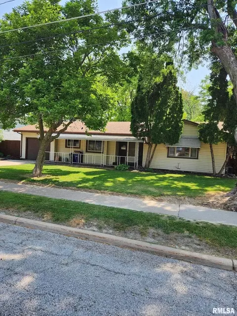 1503 14th St, Bettendorf, IA 52722