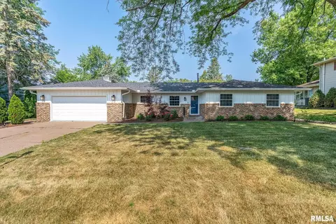 4320 Edwards Ct, Davenport, IA 52807