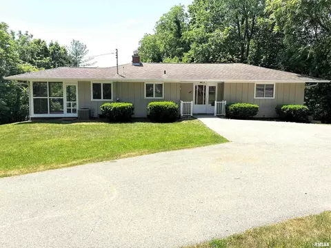 3745 40th Street Ct, Moline, IL 61265