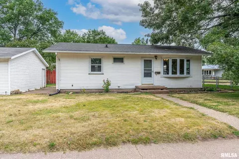 343 13th Ave, Camanche, IA 52730