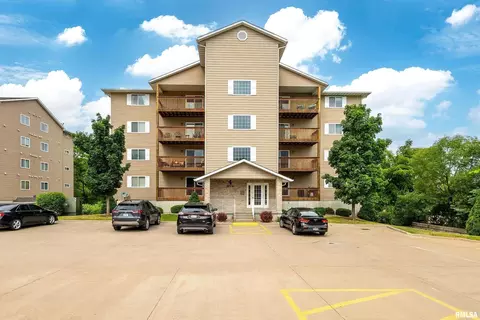 4107 Creek Hill Dr, Bettendorf, IA 52722