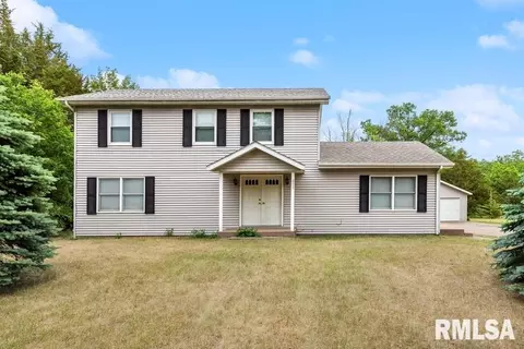 5811 67th Ave W, Muscatine, IA 52761