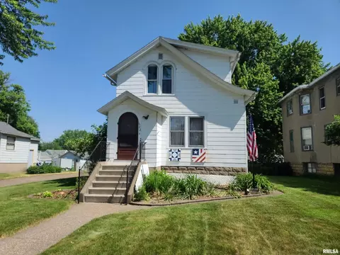 622 7th Ave S, Clinton, IA 52732