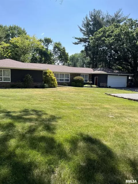 315 N 10th St, Clinton, IA 52732