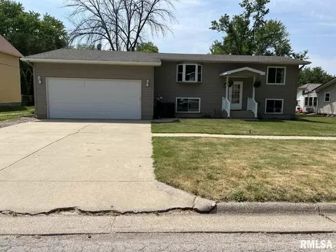709 Locust St, Tipton, IA 52772