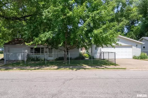 1904 Central Ave, Bettendorf, IA 52722