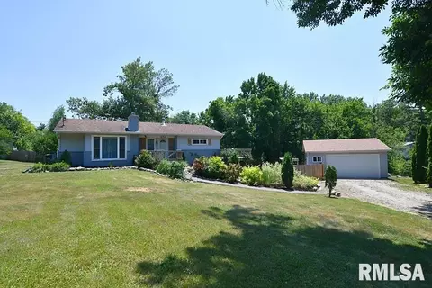 2711 E 51st St, Davenport, IA 52807