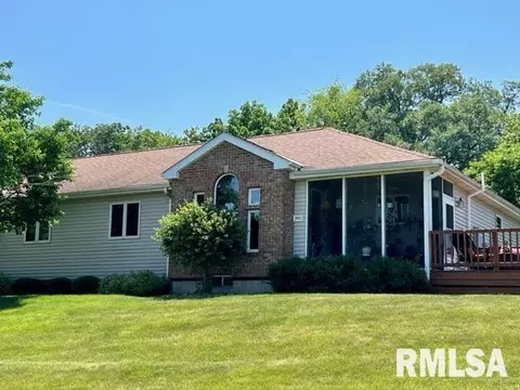 3411 Valley Oaks Dr, Clinton, IA 52732
