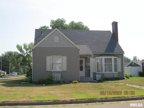 624 4th Ave, Camanche, IA 52730