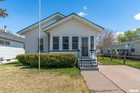 1213 Grand Ave, Muscatine, IA 52761