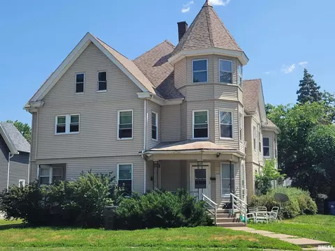 1421 Grand Ave, Davenport, IA 52803