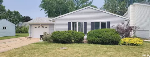 3208 W 65th St, Davenport, IA 52806