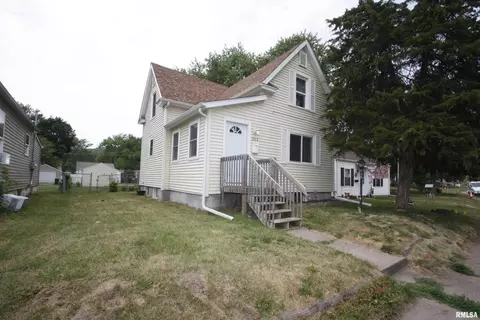 702 Indian Rd, Davenport, IA 52802