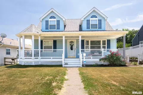 907 W Rusholme St, Davenport, IA 52804