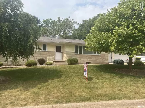 219 Hillcrest Dr, Geneseo, IL 61254