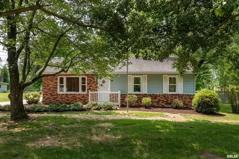 815 W Grand Ave, Carterville, IL 62918