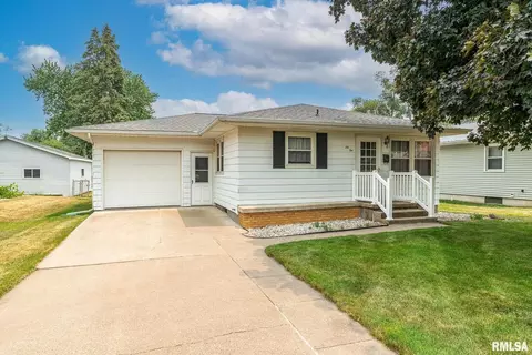 610 3rd Ave, Camanche, IA 52730