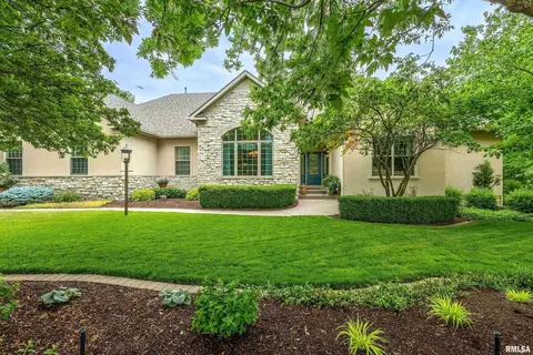 6471 Eagle Ridge Rd, Bettendorf, IA 52722