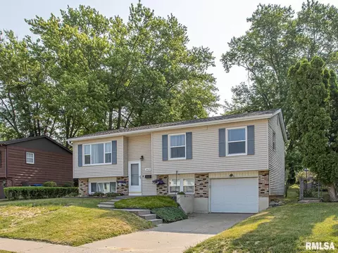3409 Greenbrier Dr, Bettendorf, IA 52722