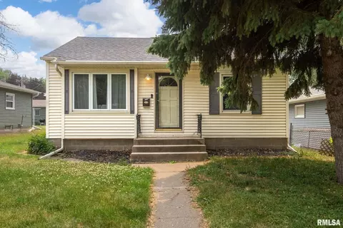 2555 Cody St, Bettendorf, IA 52722