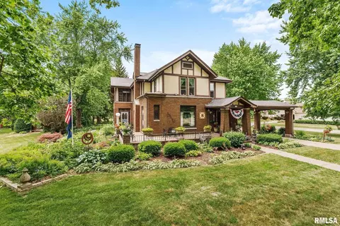 703 S College Ave, Aledo, IL 61231