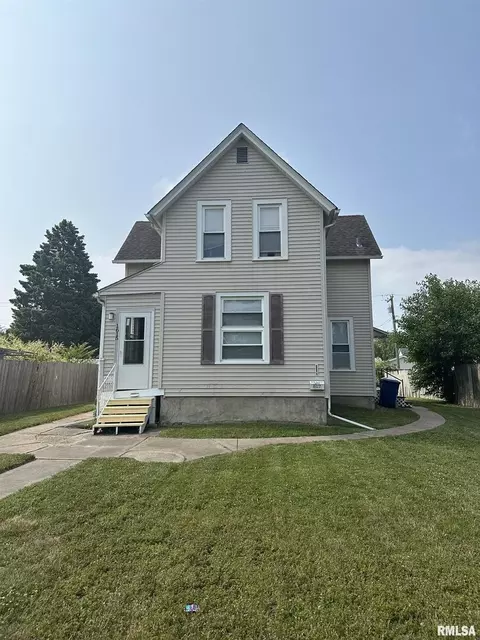 1615 W 14th St, Davenport, IA 52804