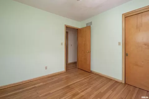 327 14th St, Silvis, IL 61282 photo 18