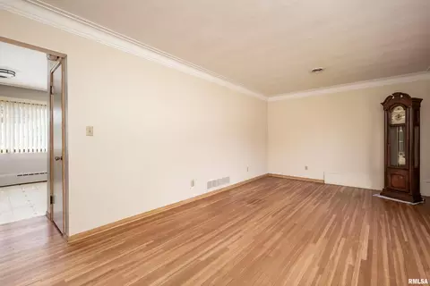 327 14th St, Silvis, IL 61282 photo 12
