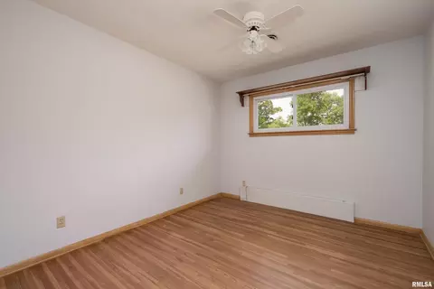 327 14th St, Silvis, IL 61282 photo 16