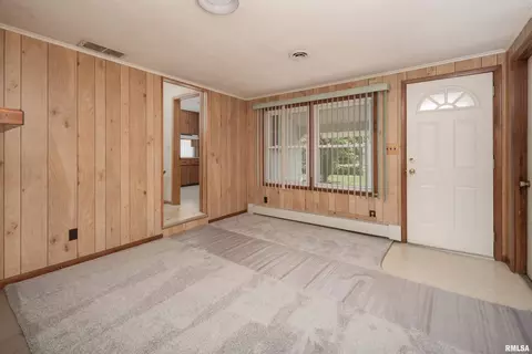 327 14th St, Silvis, IL 61282 photo 5