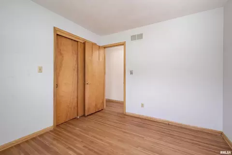 327 14th St, Silvis, IL 61282 photo 17
