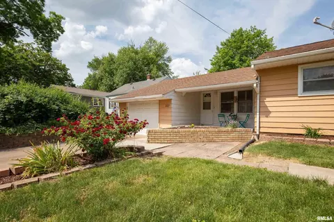 327 14th St, Silvis, IL 61282 photo 2