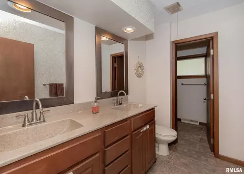 1205 35th Ave, Moline, IL 61265 photo 15