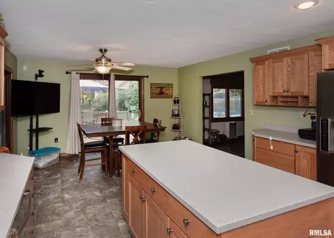 1205 35th Ave, Moline, IL 61265 photo 13