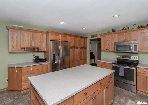 1205 35th Ave, Moline, IL 61265 photo 12