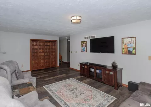 1205 35th Ave, Moline, IL 61265 photo 10