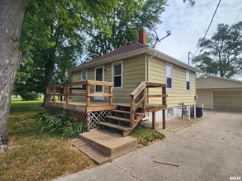 1215 Pleasant St, Hooppole, IL 61258
