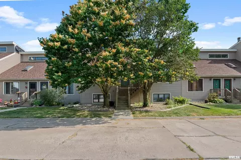 2112 35th St #8, Rock Island, IL 61201