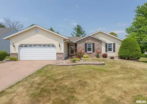 4402 W High Ct, Davenport, IA 52804