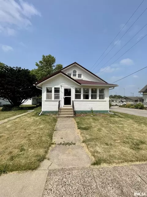 705 Mckinley Ave, Lowden, IA 52255