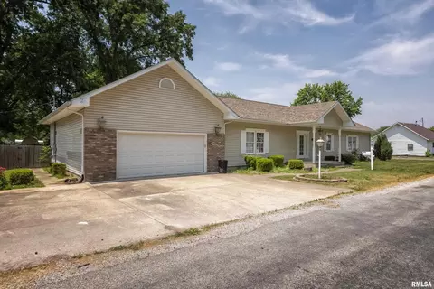 1600 W Adams St, Herrin, IL 62948