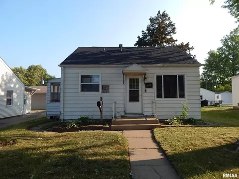 1612 Florence Ln, Davenport, IA 52804